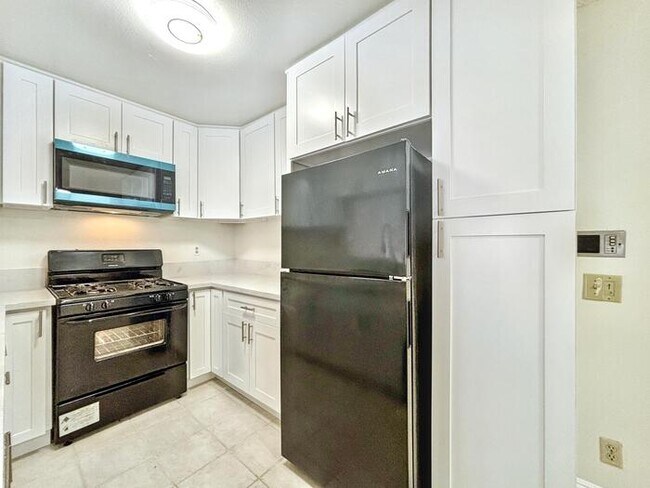 Foto del edificio - Lovely 2-Bed, 2-Bath Condo with Great Loca...