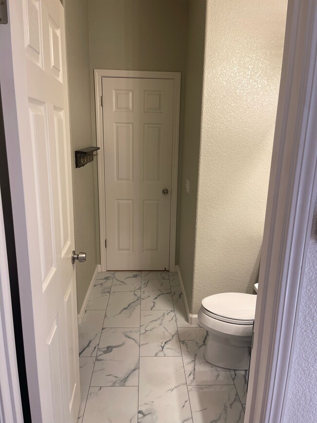 Foto del edificio - 8813 Oakfield Ln