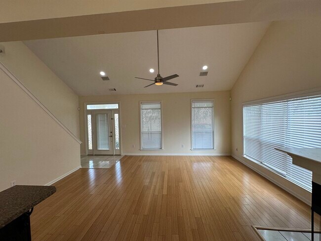 Foto del edificio - 1093 River Isle Dr