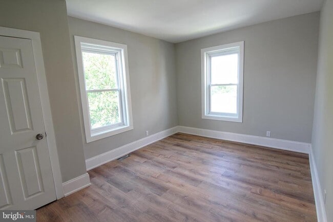 Building Photo - 17 W 4th St