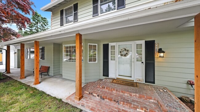 Building Photo - 4 Bed 2.5 Bath - RV Parking - Dog Friendly...