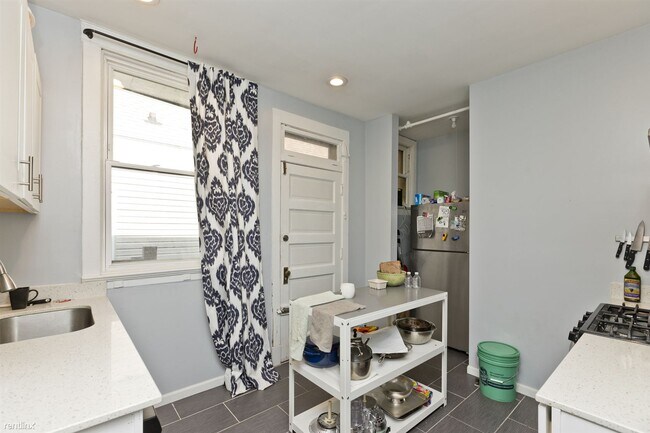 Building Photo - 2 br, 1 bath Condo - 3557 W Wrightwood Ave