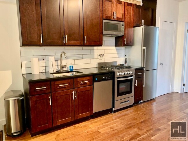 Foto del edificio - 272 W 115th St