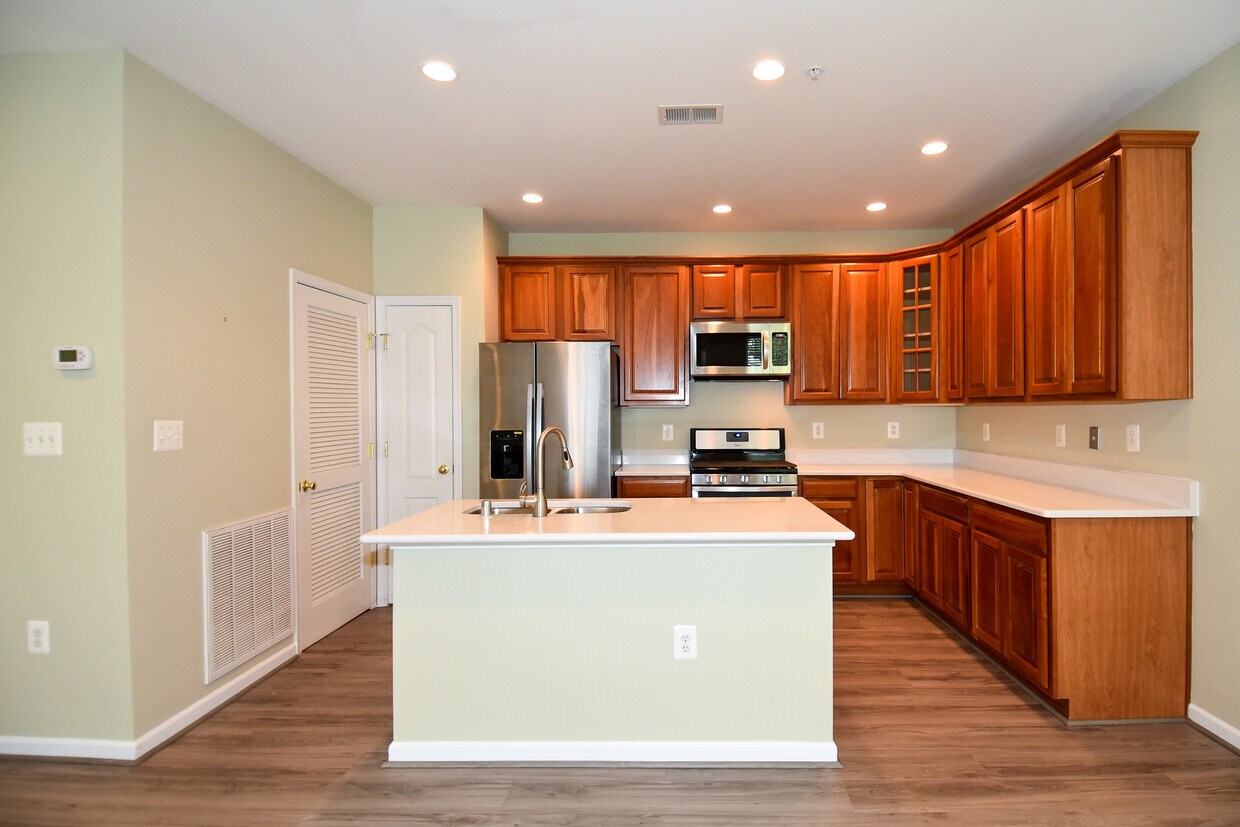 5100 Donovan Dr Unit 102, Alexandria, VA 22304 Condo for Rent in