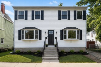 Building Photo - 32 Cos Cob Ave