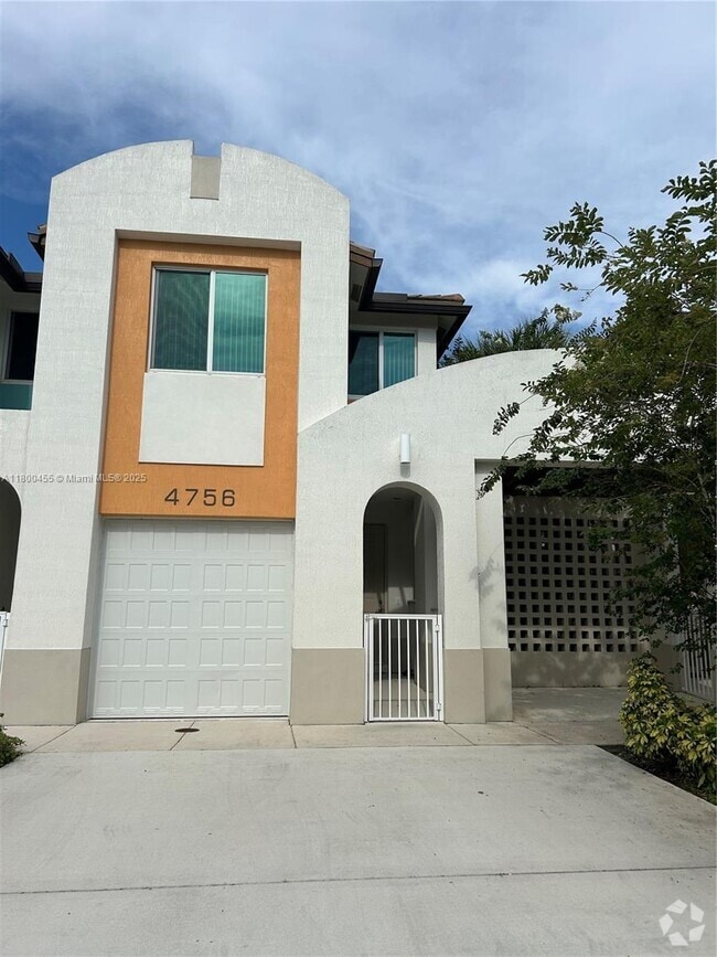 Building Photo - 4756 SW 63rd Terrace