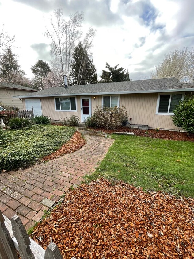 Primary Photo - Cute Home in Tigard