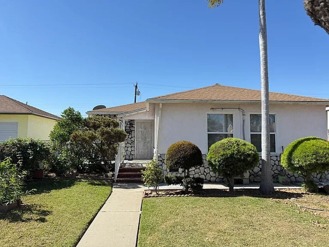 Primary Photo - 316 E Floral Dr