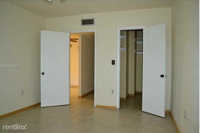 Foto del edificio - 7831 Miller Dr