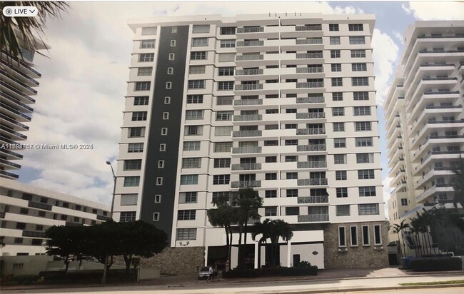 Foto del edificio - 5825 Collins Ave