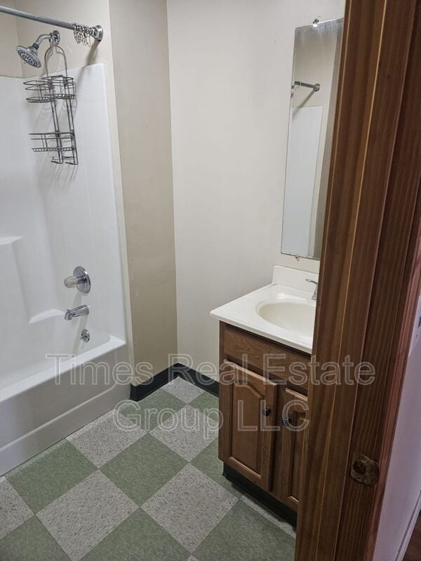 Building Photo - 19 W Main St