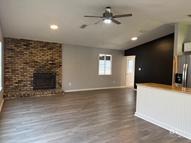 Building Photo - 1601 Matias Dr