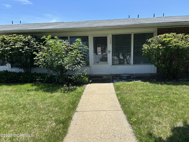 Building Photo - 1174C Clydebank Ct