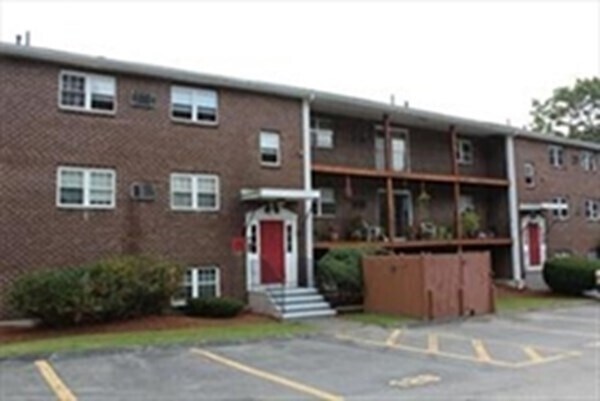 Primary Photo - 243-273 Boston Post Rd E