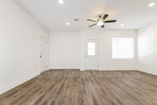 Building Photo - 5770 E Bristol St