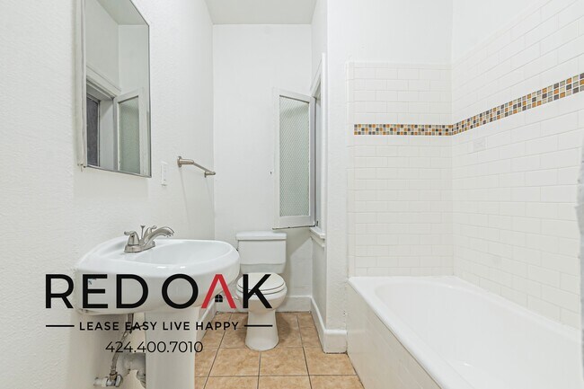 Foto del edificio - 1021 S Park View St