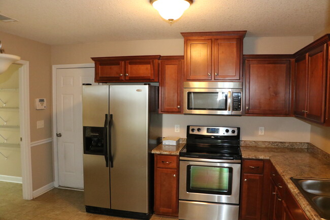 Building Photo - 150 Medway Dr