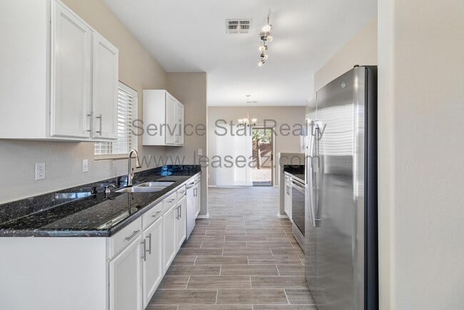 Building Photo - 2586 E Riviera Dr