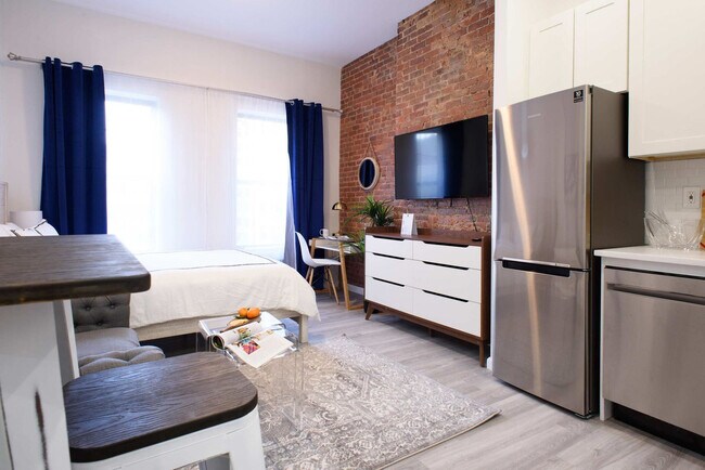 Building Photo - 240e E 75th St