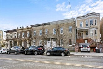 Building Photo - 607 18th St