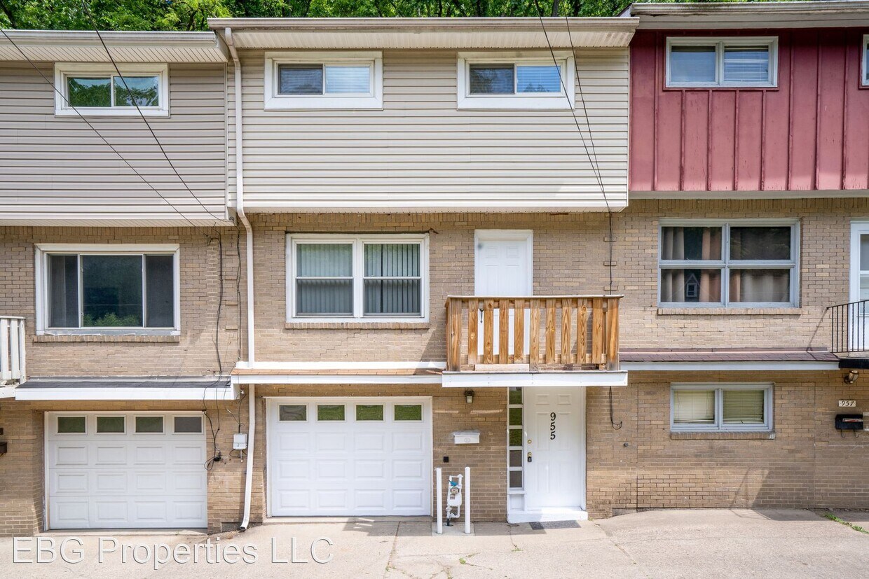 3 br, 1.5 bath House 955 Hazel Ave House for Rent in Ambridge, PA