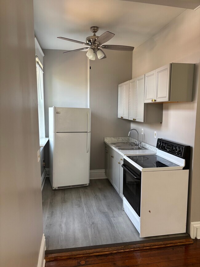 Building Photo - 1109 Russell St