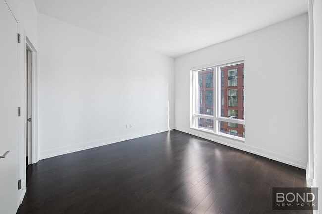 Foto del edificio - 555 Tenth Avenue