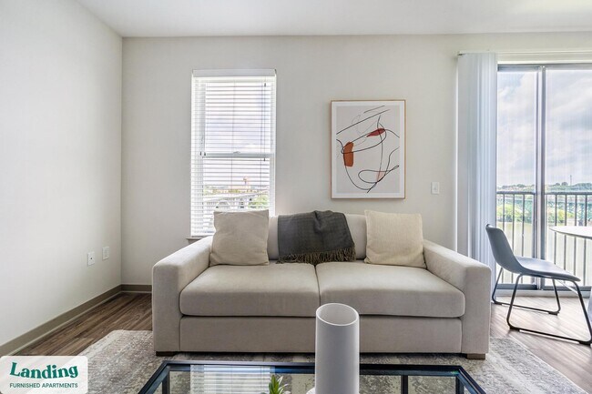 Foto del edificio - 151 E Blount Ave