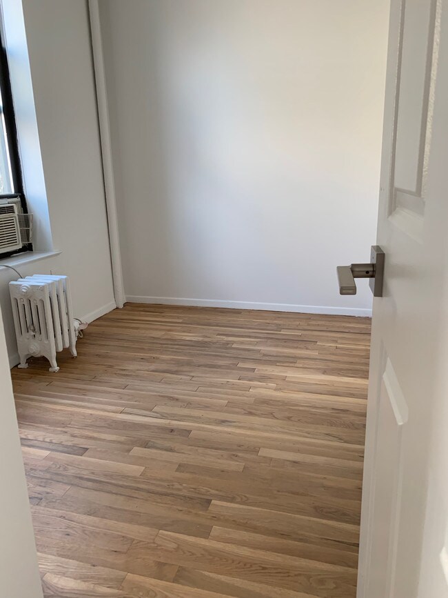 Building Photo - 152 Eighth Avenue