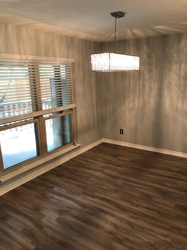 Building Photo - 407 Cambria Dr