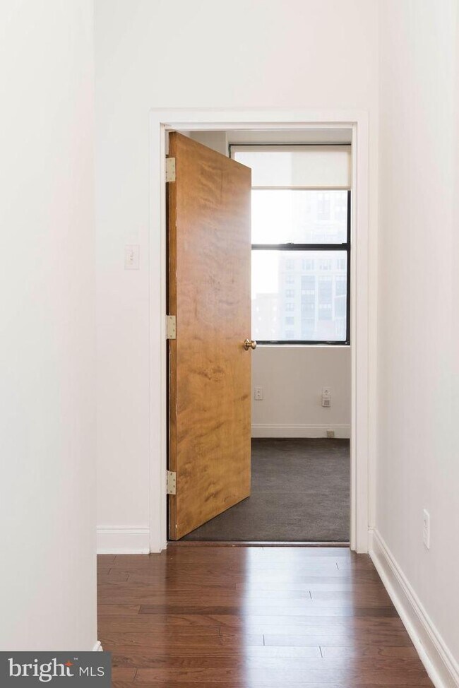 Foto del edificio - 220 S 16th St