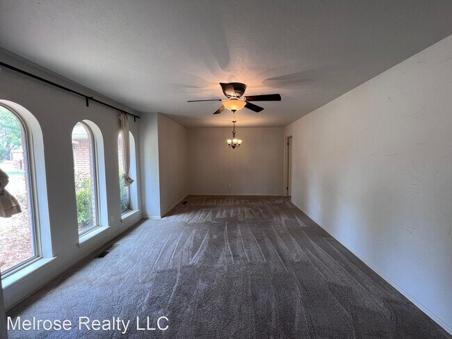 Building Photo - 4 br, 2.5 bath House - 1416 Pine Oak Drive