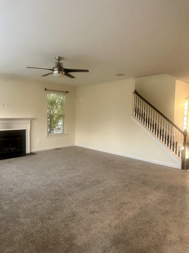 Building Photo - 402 Valley Spring Dr
