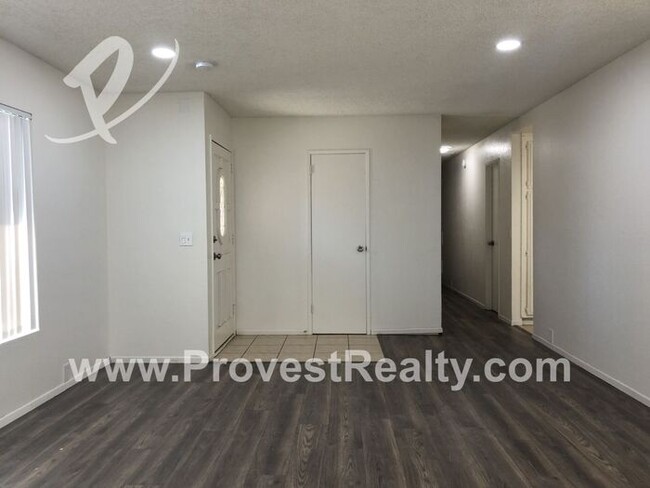 Foto del edificio - 3 Bedroom 2 Bathroom Helendale Home!!!