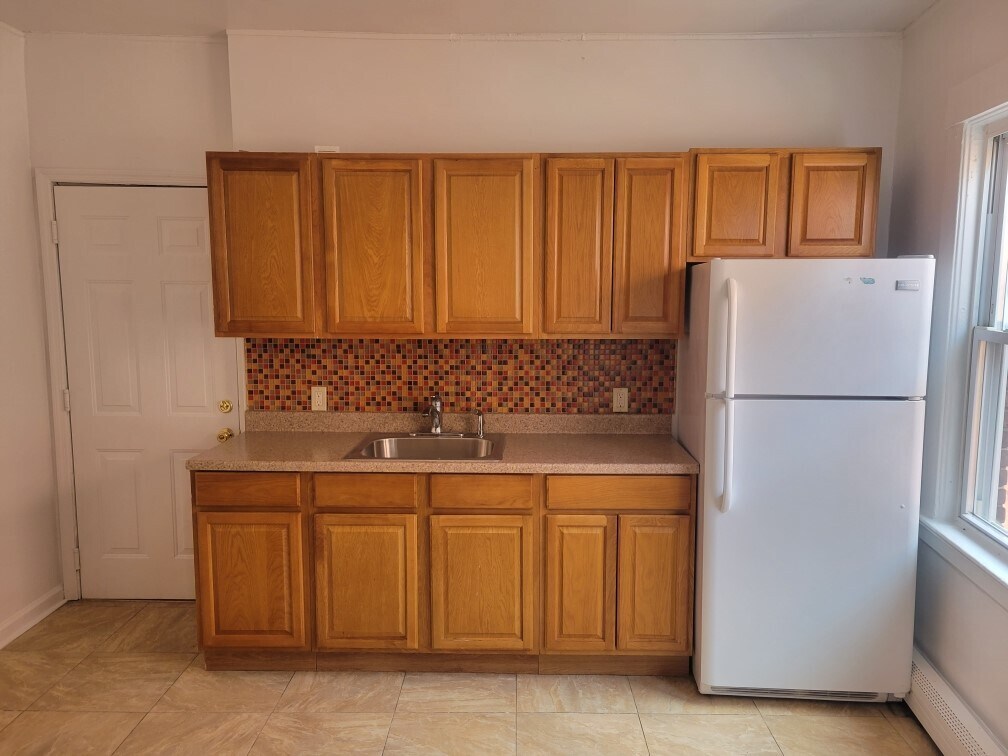 Newly renovated kitchen - 27 Glen St