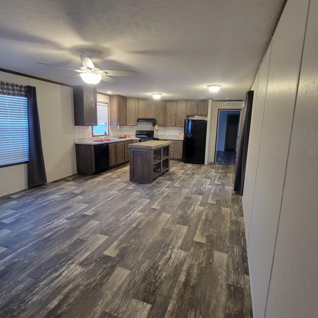 Building Photo - 112 Golfview Ct