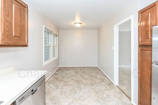 Building Photo - 32 Carriage House Cir
