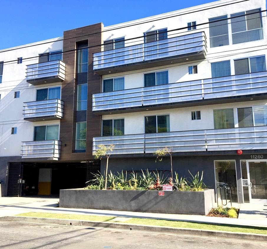 Front of building - 11260 Mississippi Ave