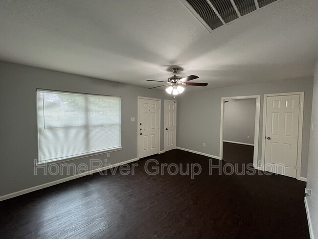 Building Photo - 2929 Sunbeam St