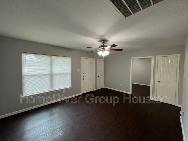 Foto del edificio - 2929 Sunbeam St