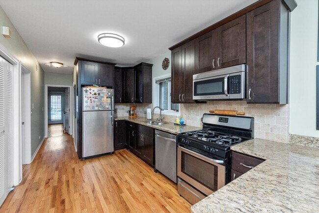 Foto del edificio - 1510 N Elk Grove Ave