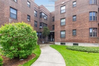Building Photo - 150 S Middle Neck Rd