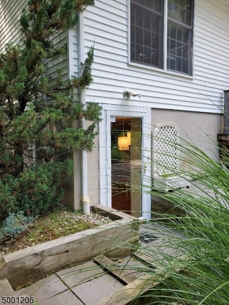 Building Photo - 8 Oakwood Ct