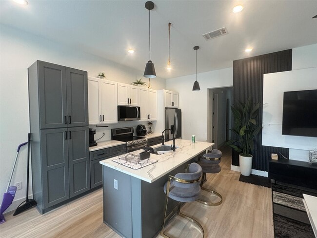 Building Photo - 3549 Amos St