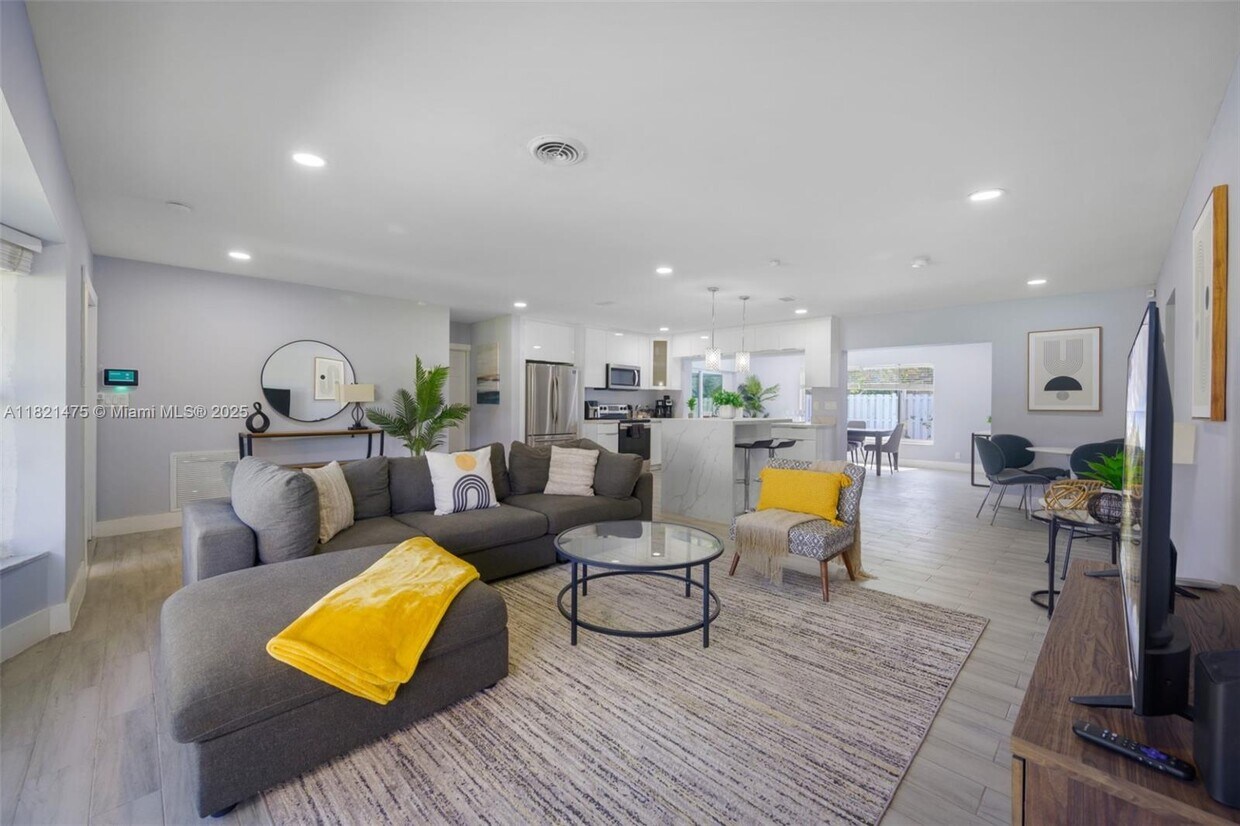 Foto principal - 5240 NE 14th Terrace