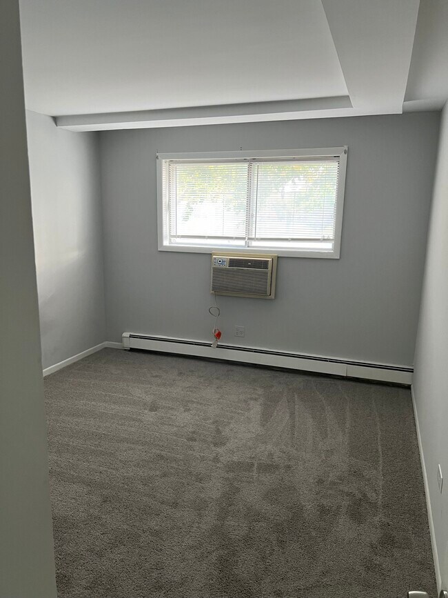 Foto del edificio - 9440 Kenton Ave