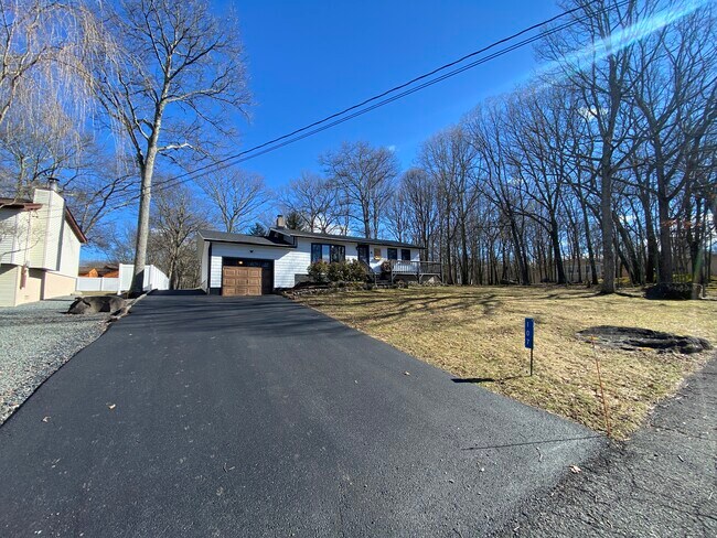 Building Photo - 107 Northwood Rd