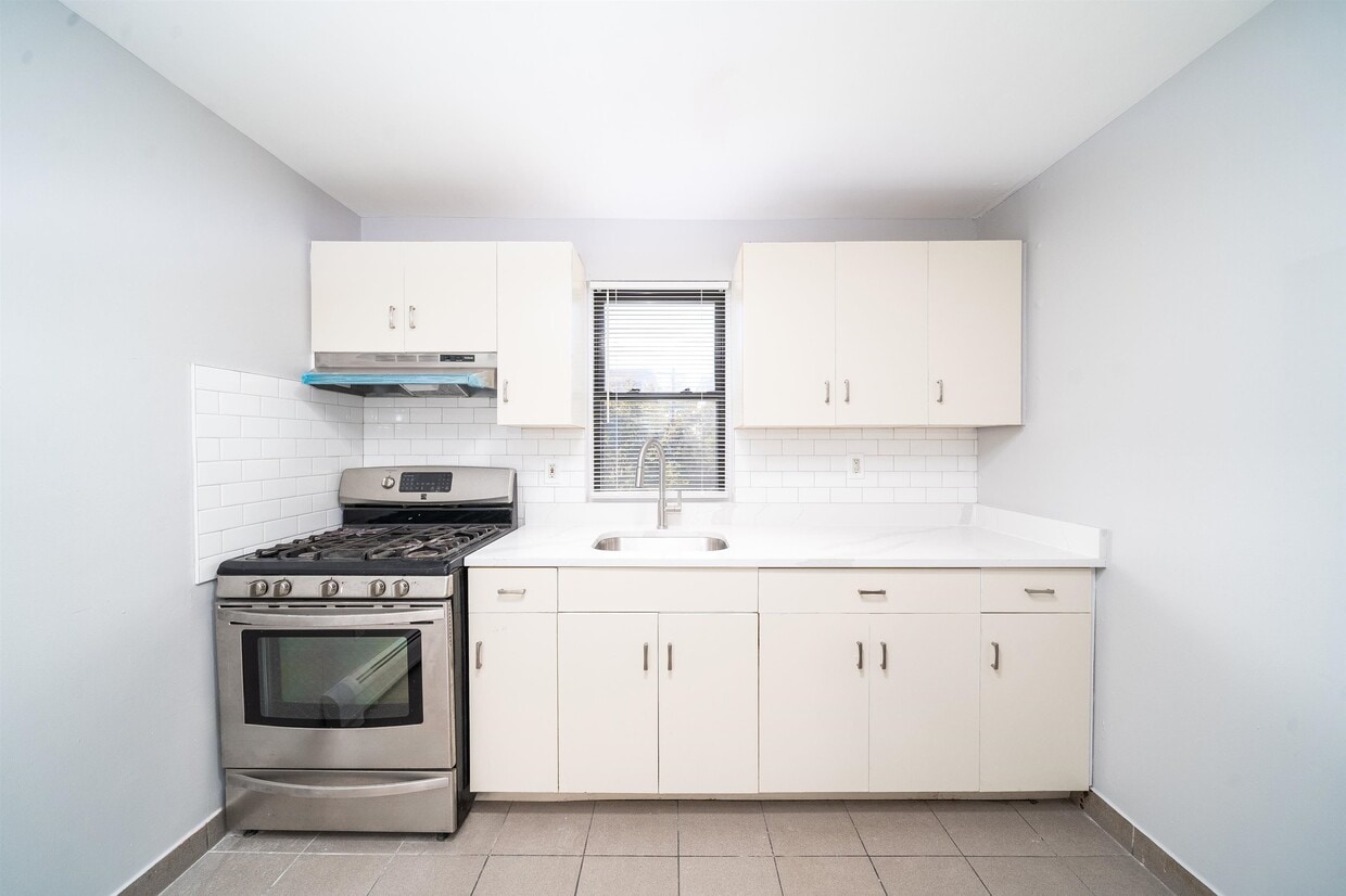Foto principal - 43 W 9th St