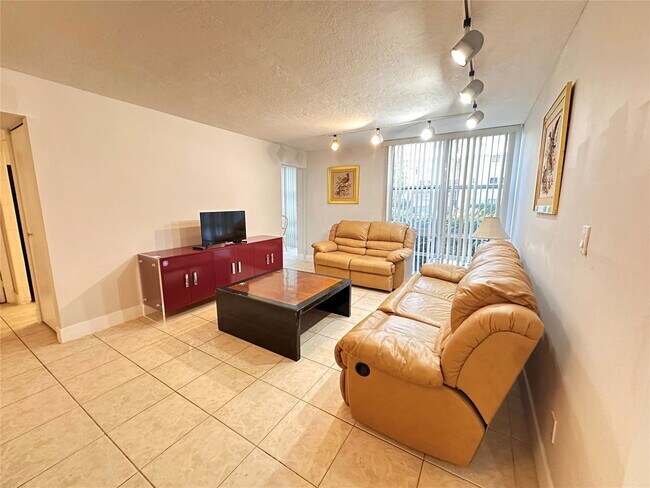 Foto del edificio - 200 NE 172nd St