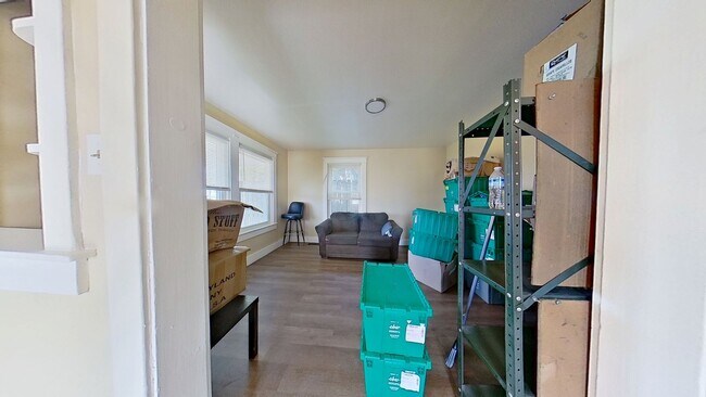 Foto del edificio - Single-Family 2-Story Home with Utilities Included